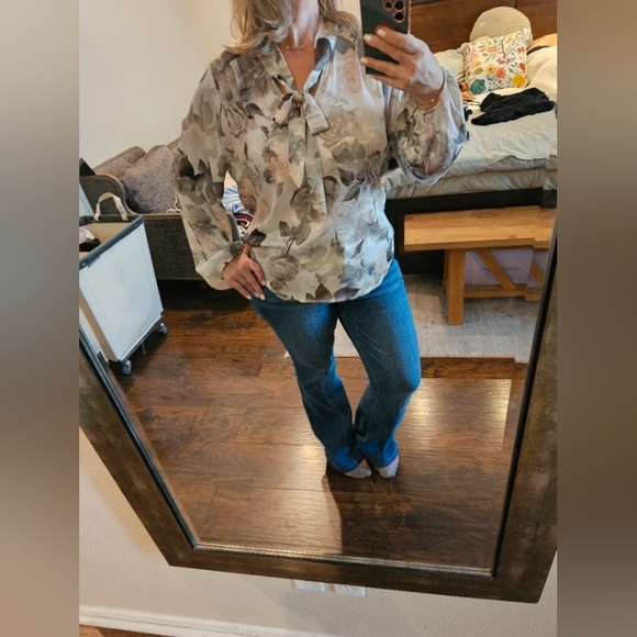 Torrid Neutral Floral Blouse - Picture 1 of 5